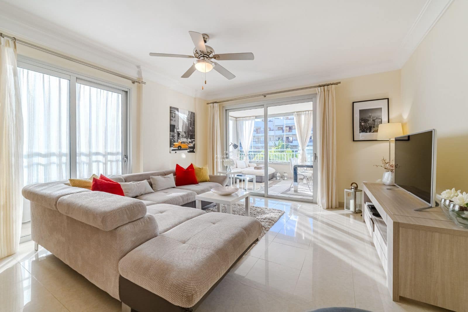 Piso de 1 habitación en Palm-Mar en venta con piscina garaje - 325.000 € (Ref: 9436536)