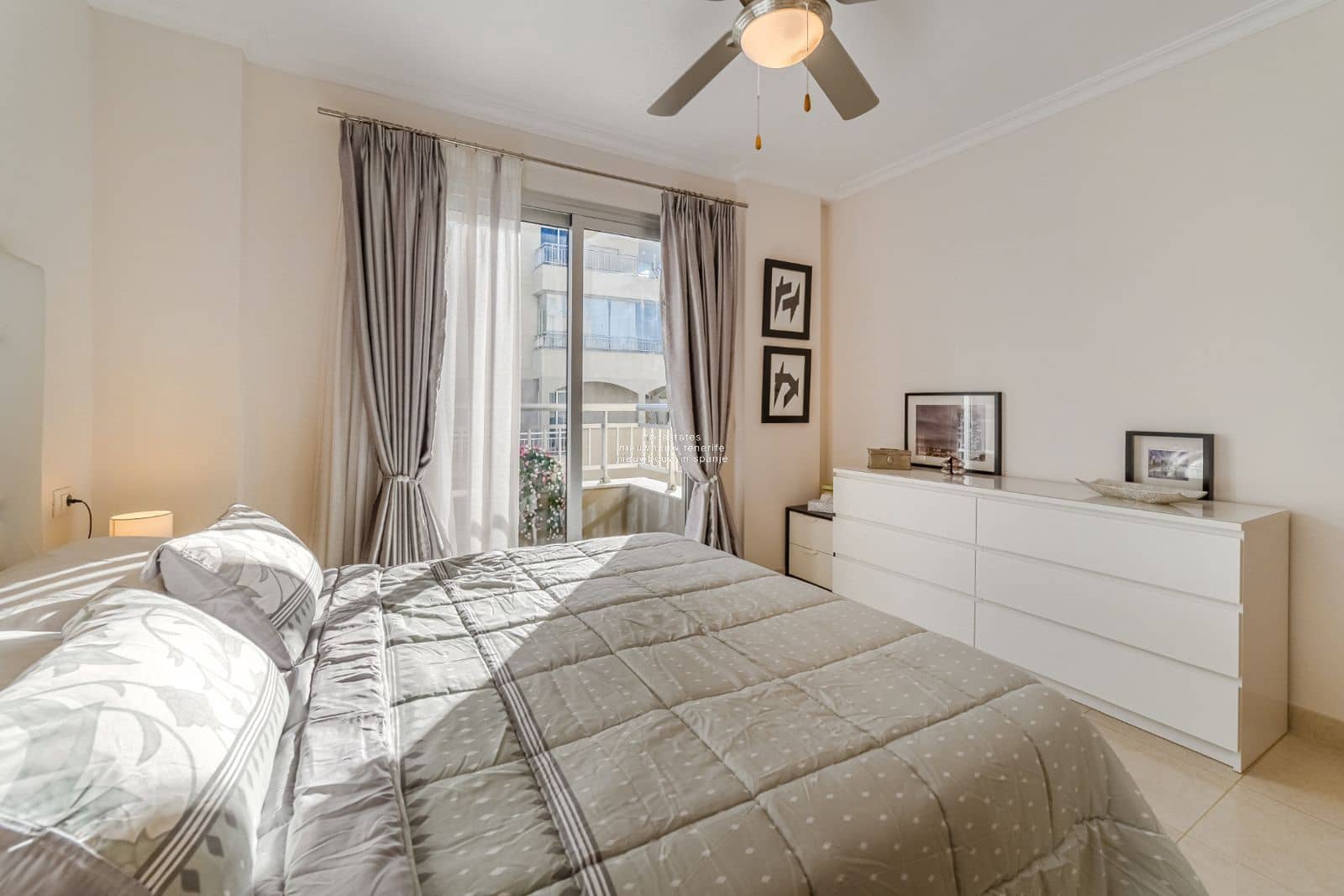 Piso de 1 habitación en Palm-Mar en venta con piscina garaje - 325.000 € (Ref: 9436536)