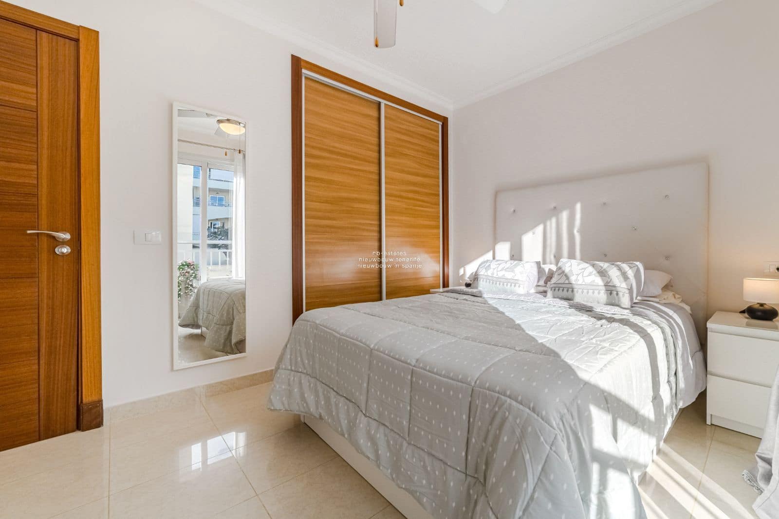 Piso de 1 habitación en Palm-Mar en venta con piscina garaje - 325.000 € (Ref: 9436536)