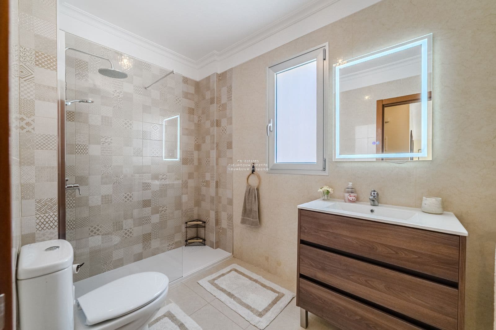 Piso de 1 habitación en Palm-Mar en venta con piscina garaje - 325.000 € (Ref: 9436536)