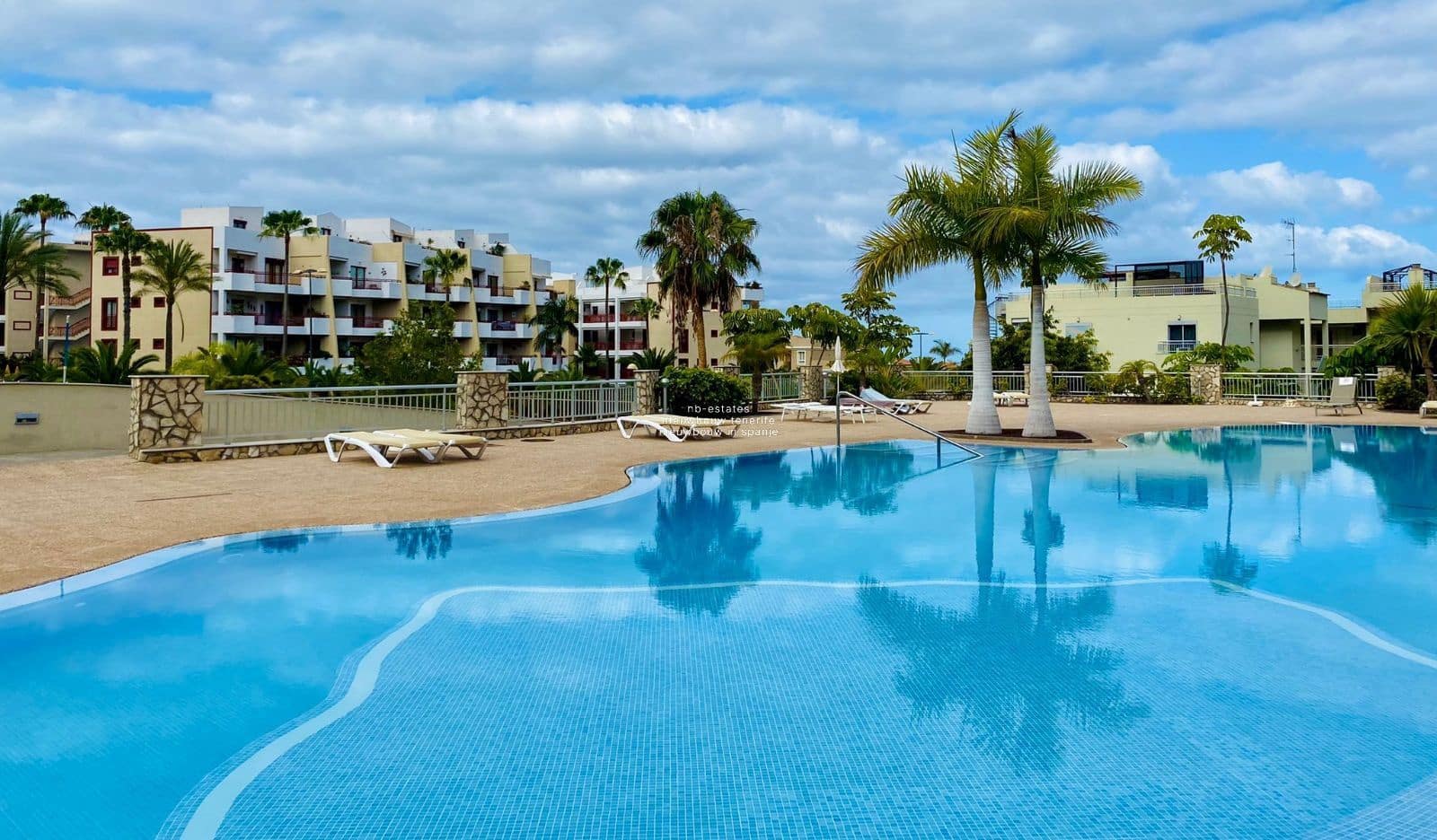 Piso de 1 habitación en Palm-Mar en venta con piscina garaje - 325.000 € (Ref: 9436536)