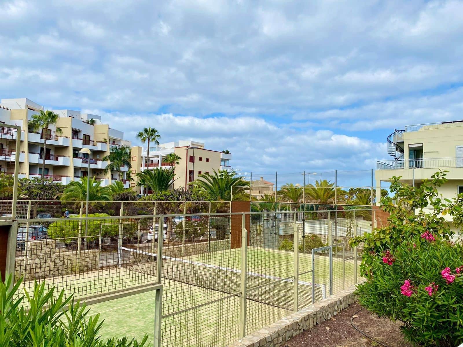 Piso de 1 habitación en Palm-Mar en venta con piscina garaje - 325.000 € (Ref: 9436536)