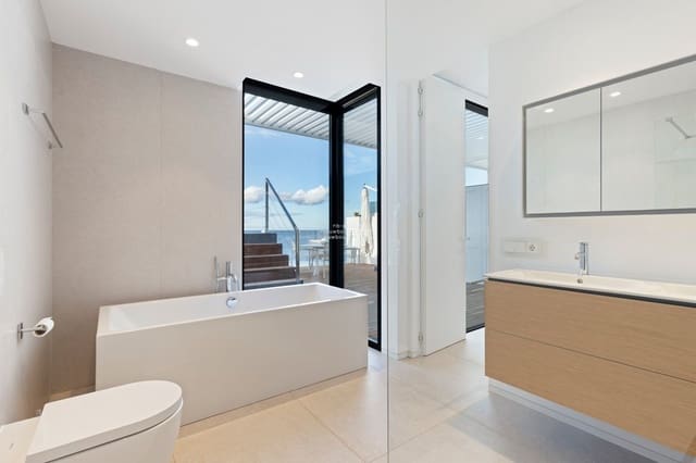 3 slaapkamer Penthouse te koop in Palm-Mar, Arona met zwembad garage - € 1.950.000 (Ref: 9470619)