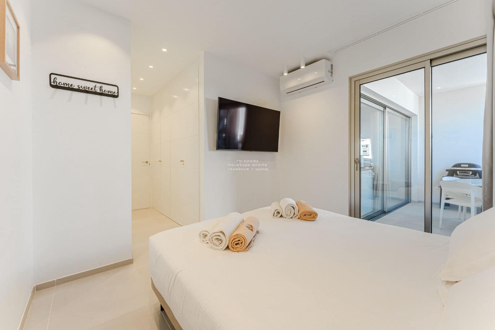 2 bedroom Flat for sale in Palm-Mar with pool garage - € 615,000 (Ref: 9493895)