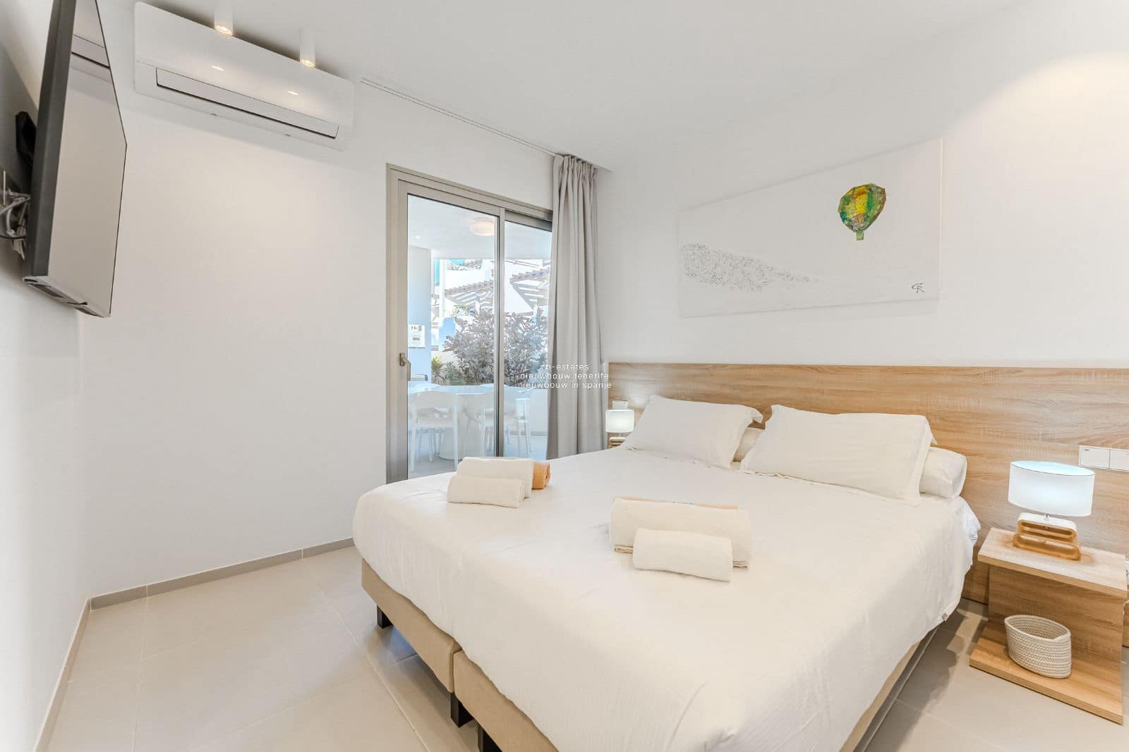 2 bedroom Flat for sale in Palm-Mar with pool garage - € 615,000 (Ref: 9493895)