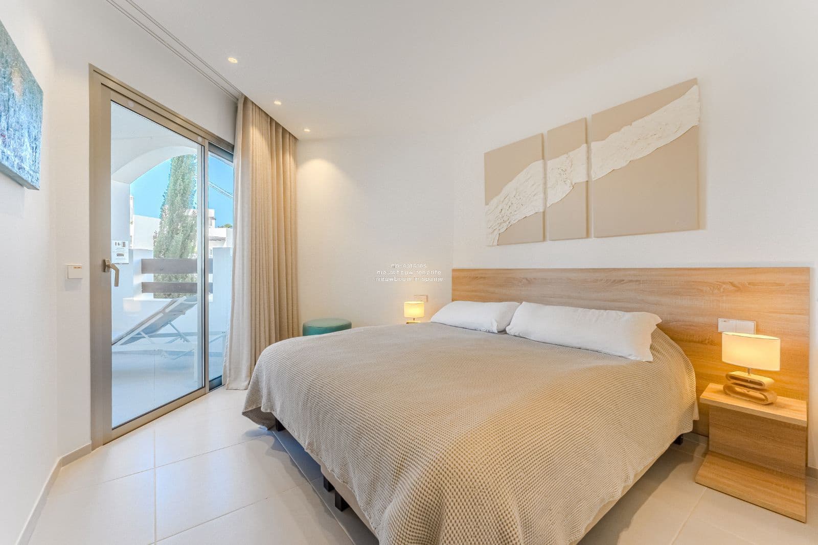 2 bedroom Flat for sale in Palm-Mar with pool garage - € 615,000 (Ref: 9493895)