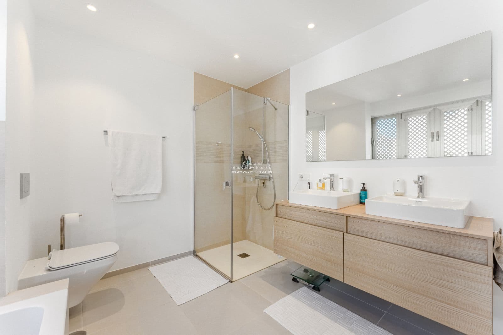 2 bedroom Flat for sale in Palm-Mar with pool garage - € 615,000 (Ref: 9493895)