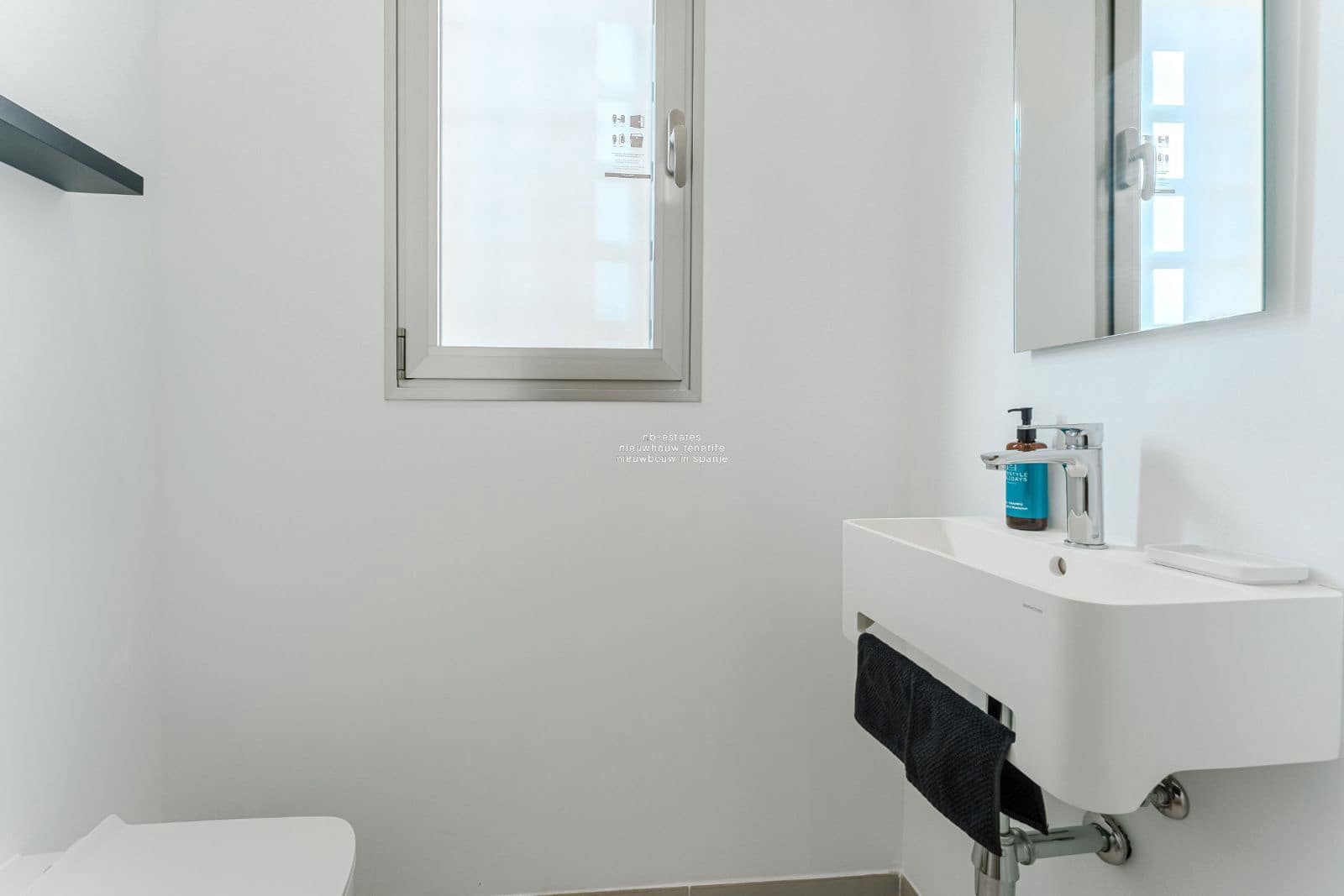 2 bedroom Flat for sale in Palm-Mar with pool garage - € 615,000 (Ref: 9493895)