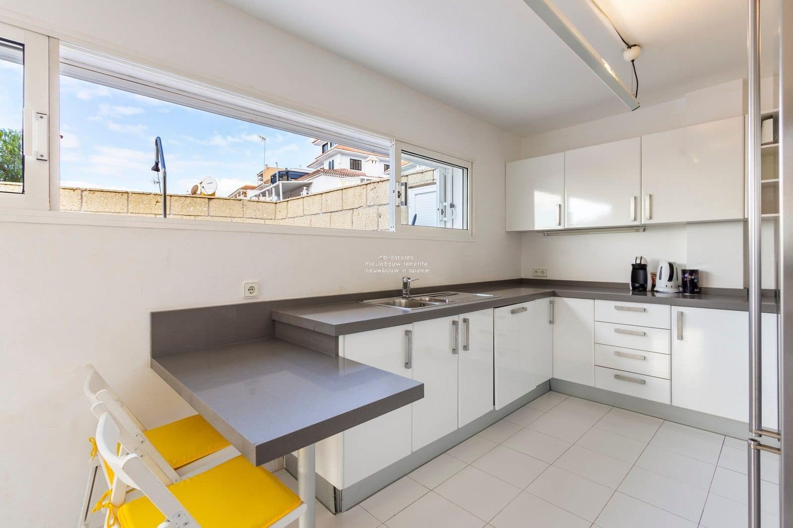 5 soverom Villa til salgs i Costa Adeje med svømmebasseng garasje - € 1 700 000 (Ref: 9499504)