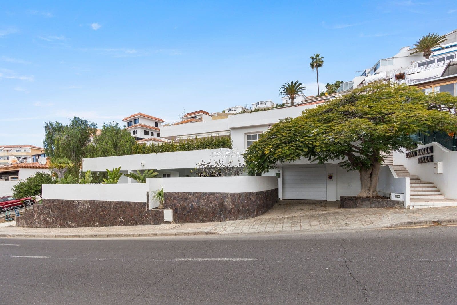 5 soverom Villa til salgs i Costa Adeje med svømmebasseng garasje - € 1 700 000 (Ref: 9499504)