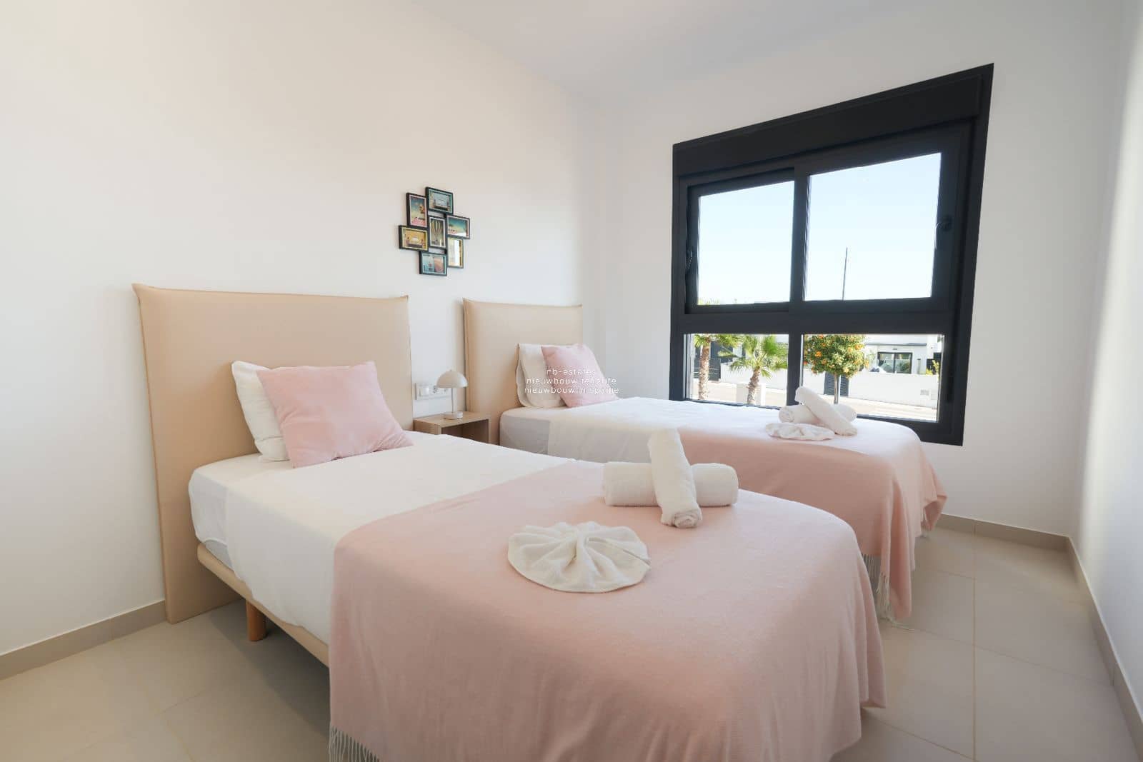 2 bedroom Flat for sale in Pilar de la Horadada with pool garage - € 300,000 (Ref: 9499954)