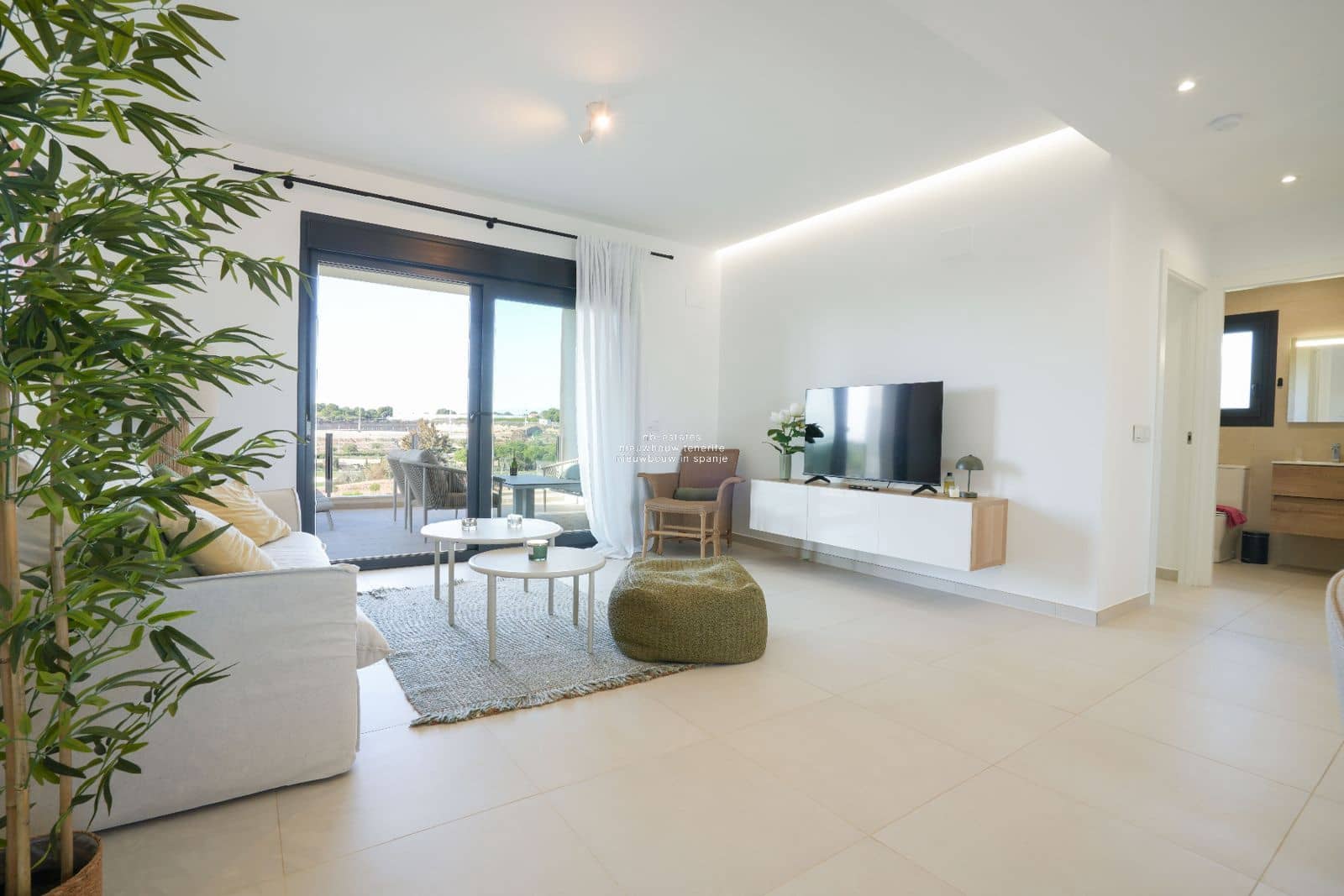 2 bedroom Flat for sale in Pilar de la Horadada with pool garage - € 300,000 (Ref: 9499954)