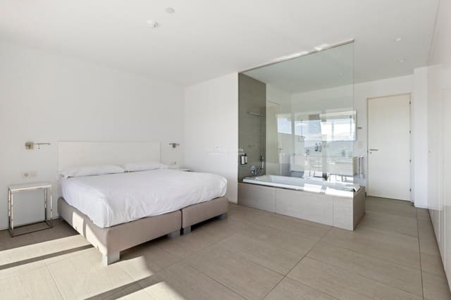 2 slaapkamer Flat te koop in Playa del Duque, Adeje met zwembad garage - € 1.200.000 (Ref: 9532589)