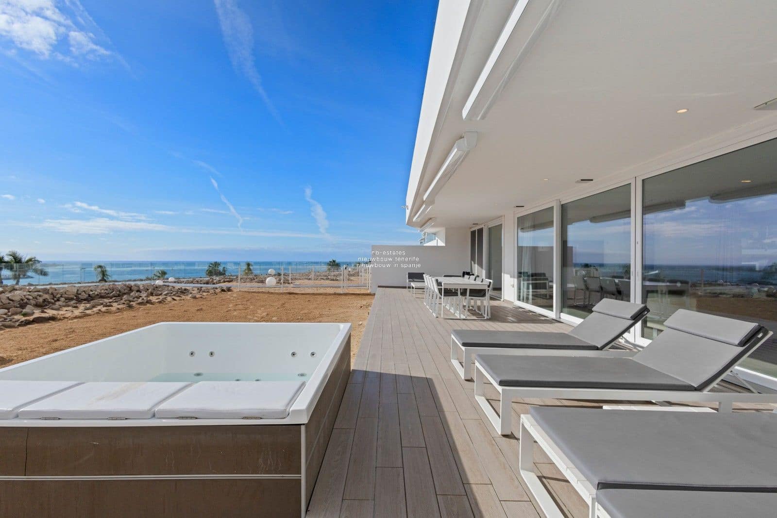 2 slaapkamer Flat te koop in Costa Adeje met zwembad garage - € 1.200.000 (Ref: 9532589)