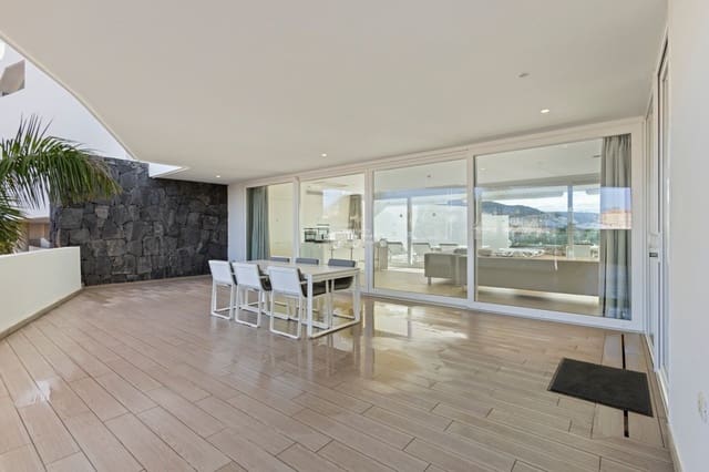 2 slaapkamer Flat te koop in Playa del Duque, Adeje met zwembad garage - € 1.200.000 (Ref: 9532589)