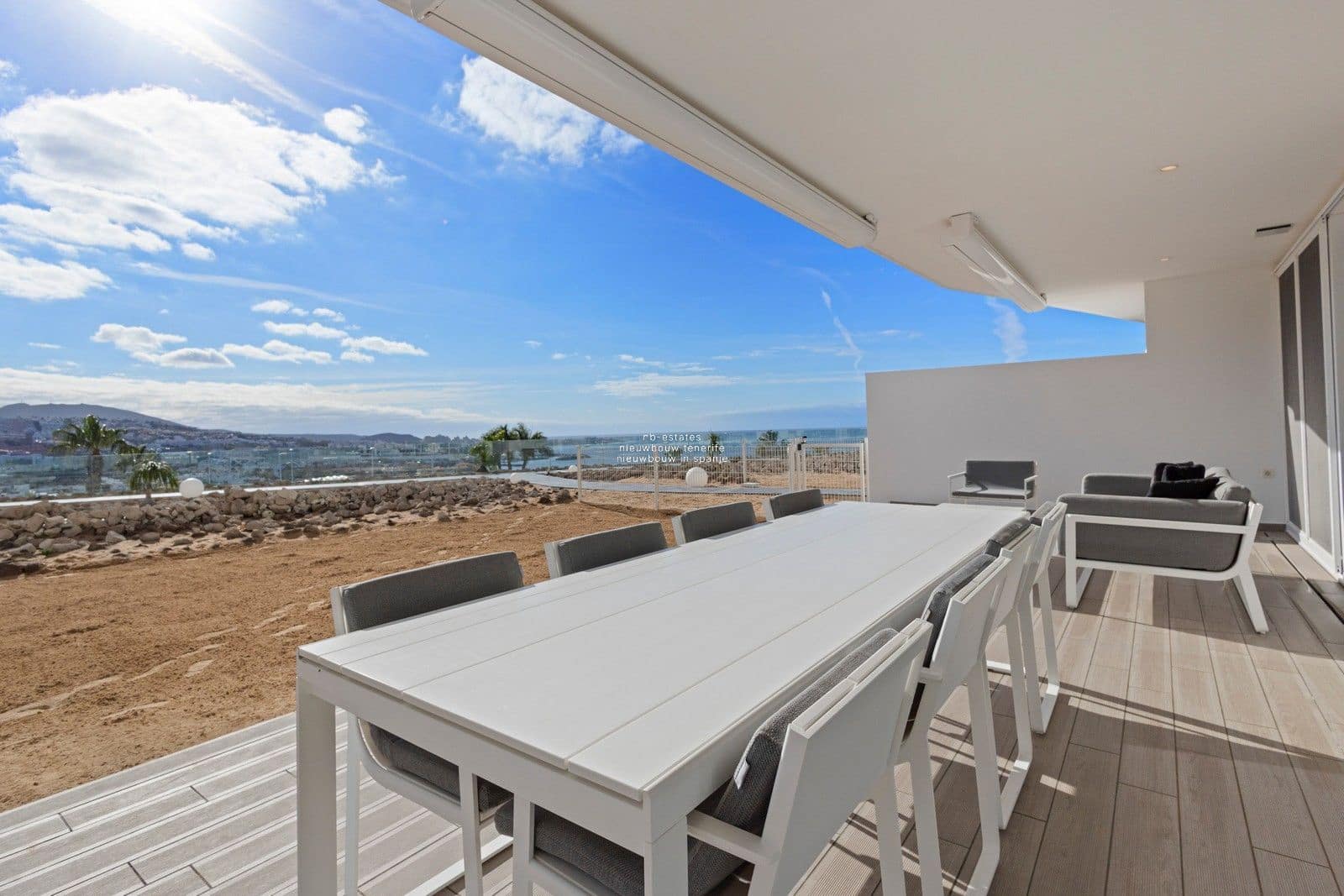 2 slaapkamer Flat te koop in Costa Adeje met zwembad garage - € 1.200.000 (Ref: 9532589)