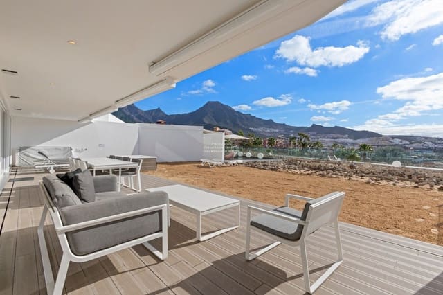 2 slaapkamer Flat te koop in Playa del Duque, Adeje met zwembad garage - € 1.200.000 (Ref: 9532589)