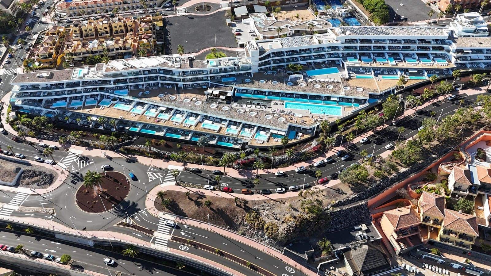 2 slaapkamer Flat te koop in Costa Adeje met zwembad garage - € 1.200.000 (Ref: 9532589)