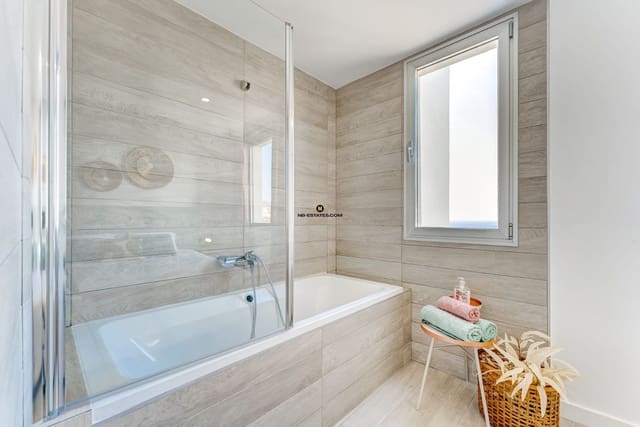 3 slaapkamer Flat te koop in Costa Adeje, Adeje met zwembad garage - € 690.000 (Ref: 9542732)