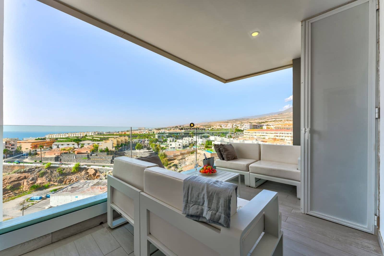 3 slaapkamer Flat te koop in Costa Adeje met zwembad garage - € 690.000 (Ref: 9542732)