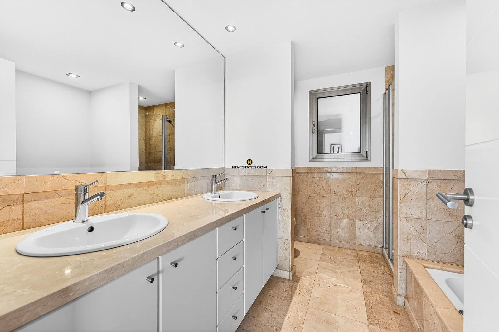 2 soverom Leilighet til salgs i Palm-Mar med svømmebasseng garasje - € 885 000 (Ref: 9559098)