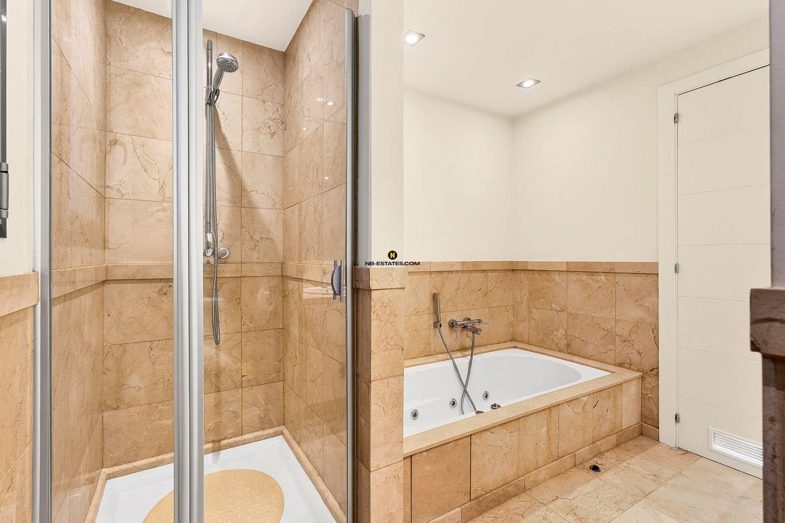 2 soverom Leilighet til salgs i Palm-Mar med svømmebasseng garasje - € 885 000 (Ref: 9559098)