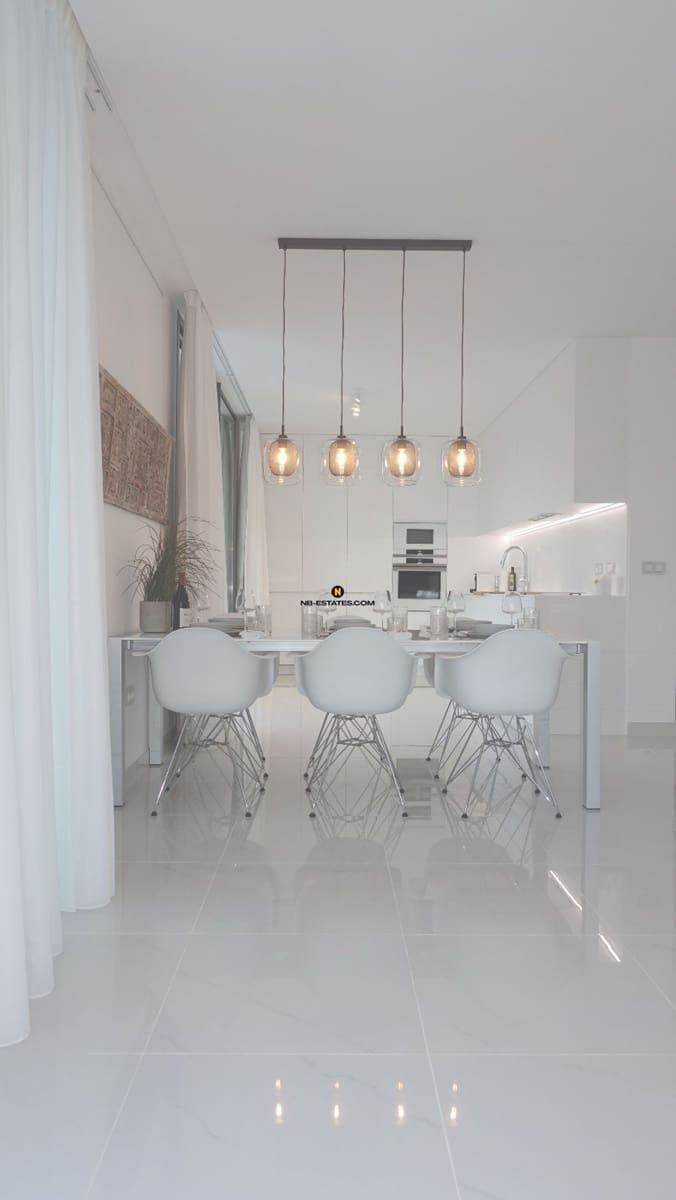 3 slaapkamer Penthouse te koop in Estepona - € 1.050.000 (Ref: 9559792)