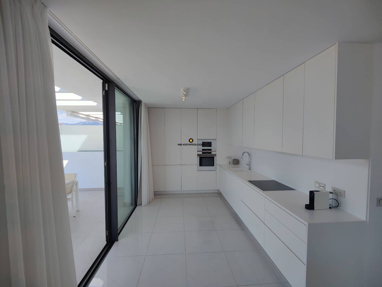 3 slaapkamer Penthouse te koop in Estepona - € 1.050.000 (Ref: 9559792)