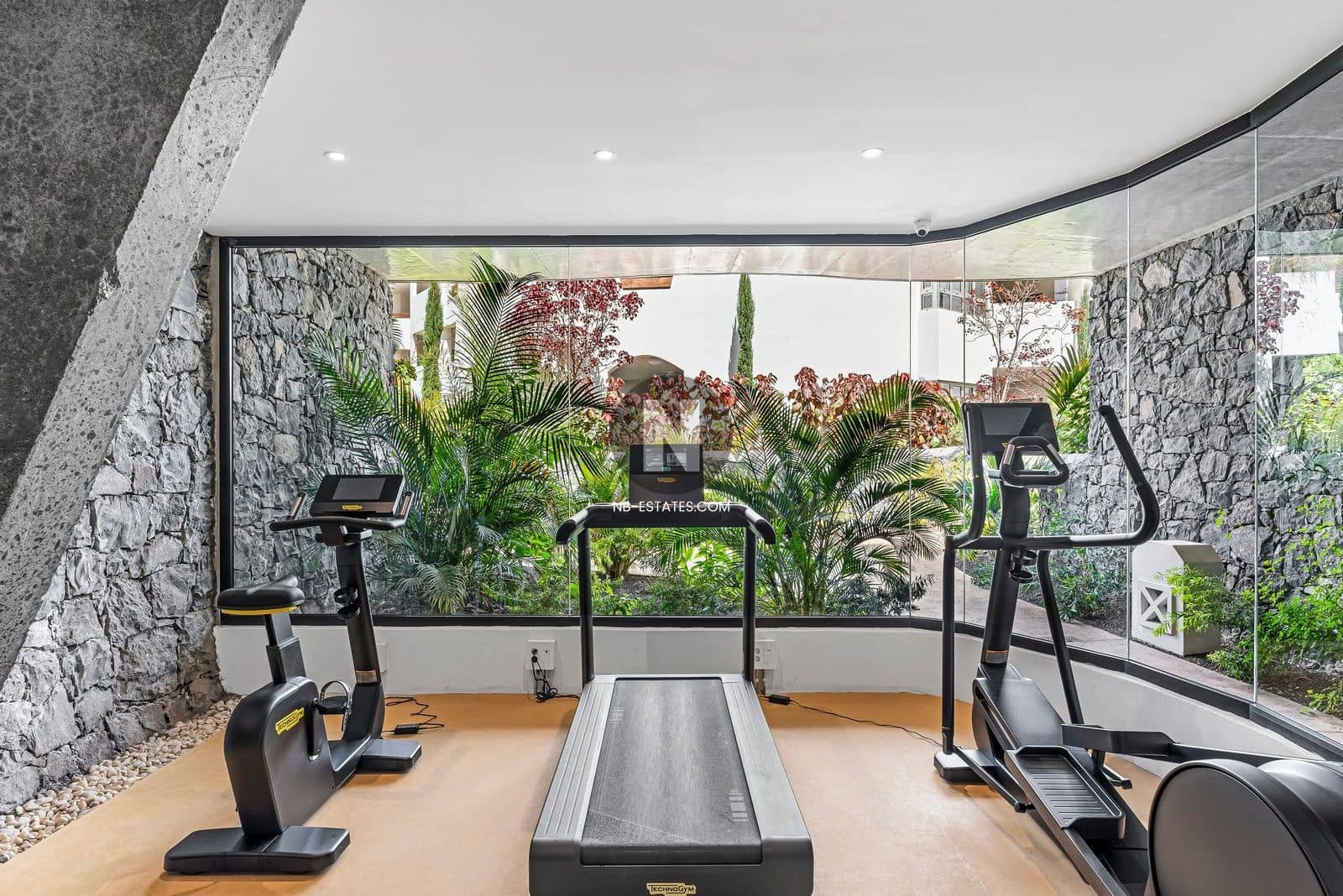 2 soverom Leilighet til salgs i Palm-Mar med svømmebasseng garasje - € 599 000 (Ref: 9572272)