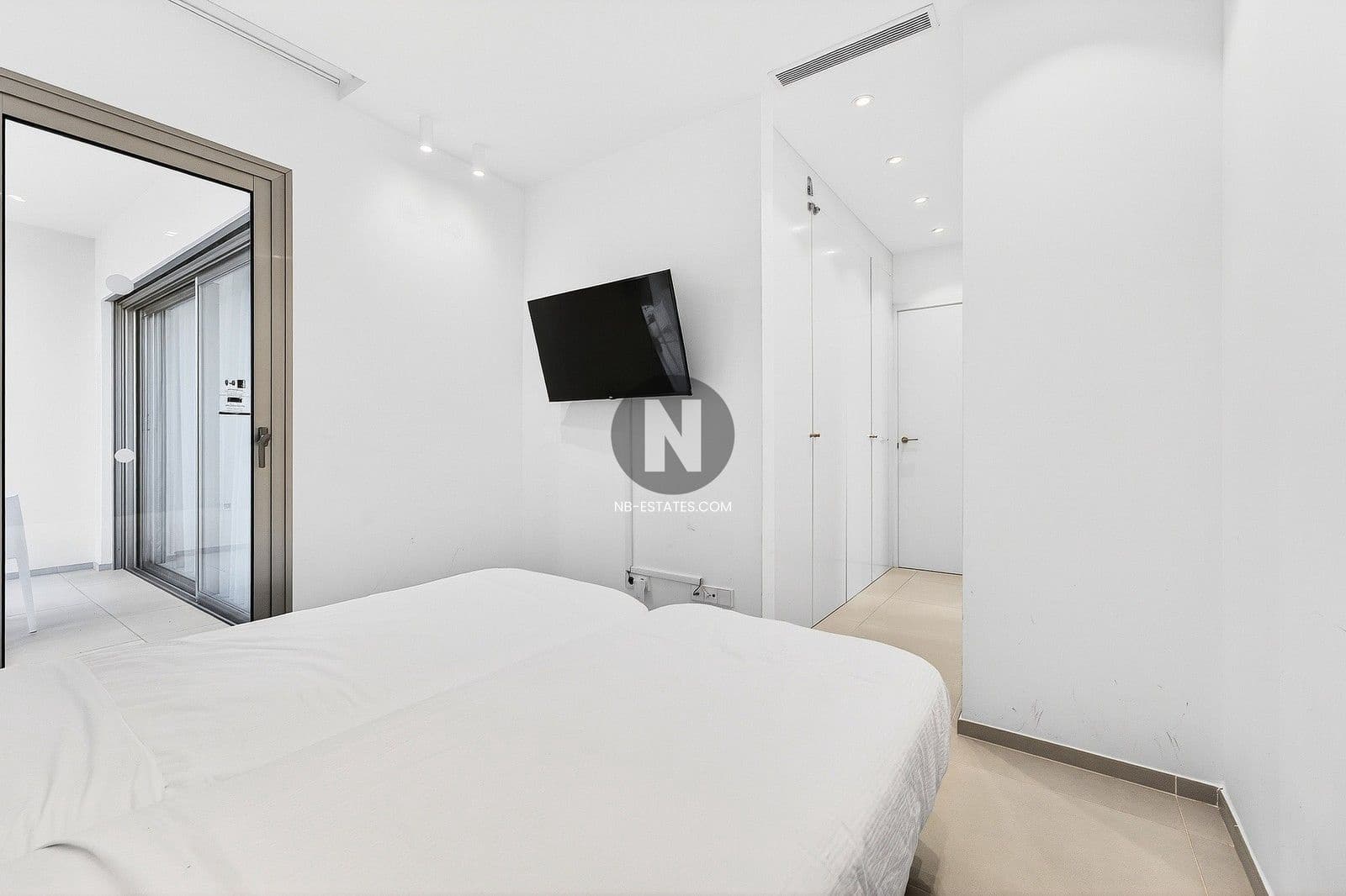 2 bedroom Flat for sale in Palm-Mar with pool garage - € 599,000 (Ref: 9572272)