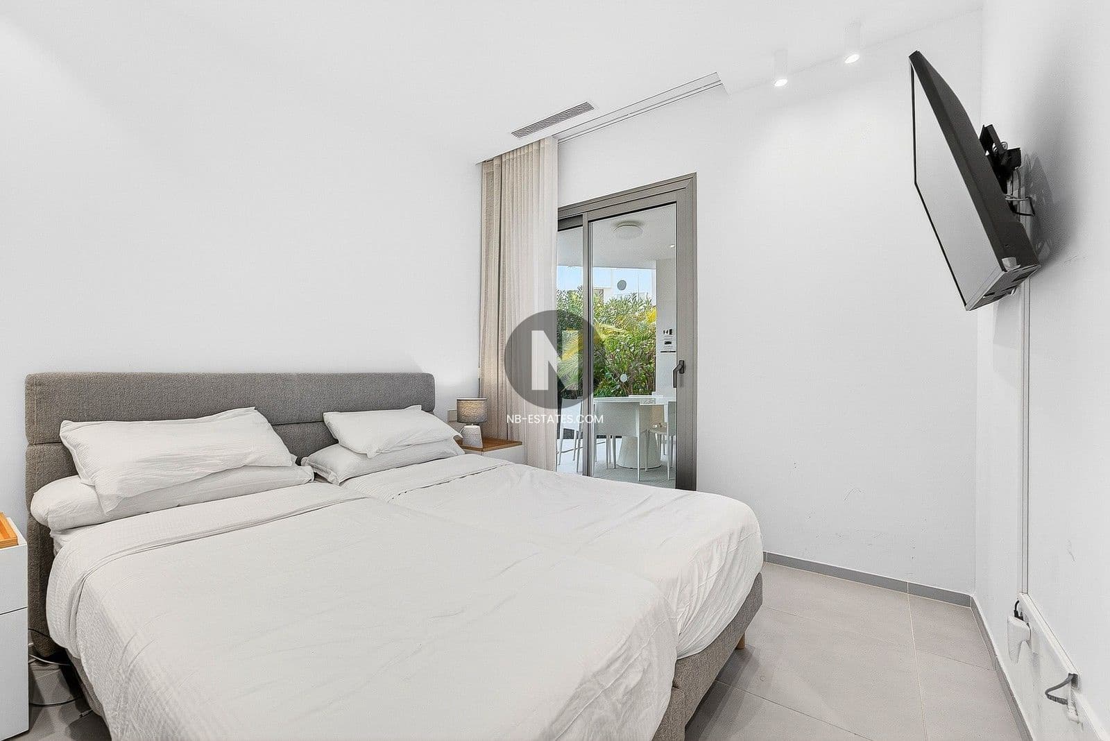 2 bedroom Flat for sale in Palm-Mar with pool garage - € 599,000 (Ref: 9572272)