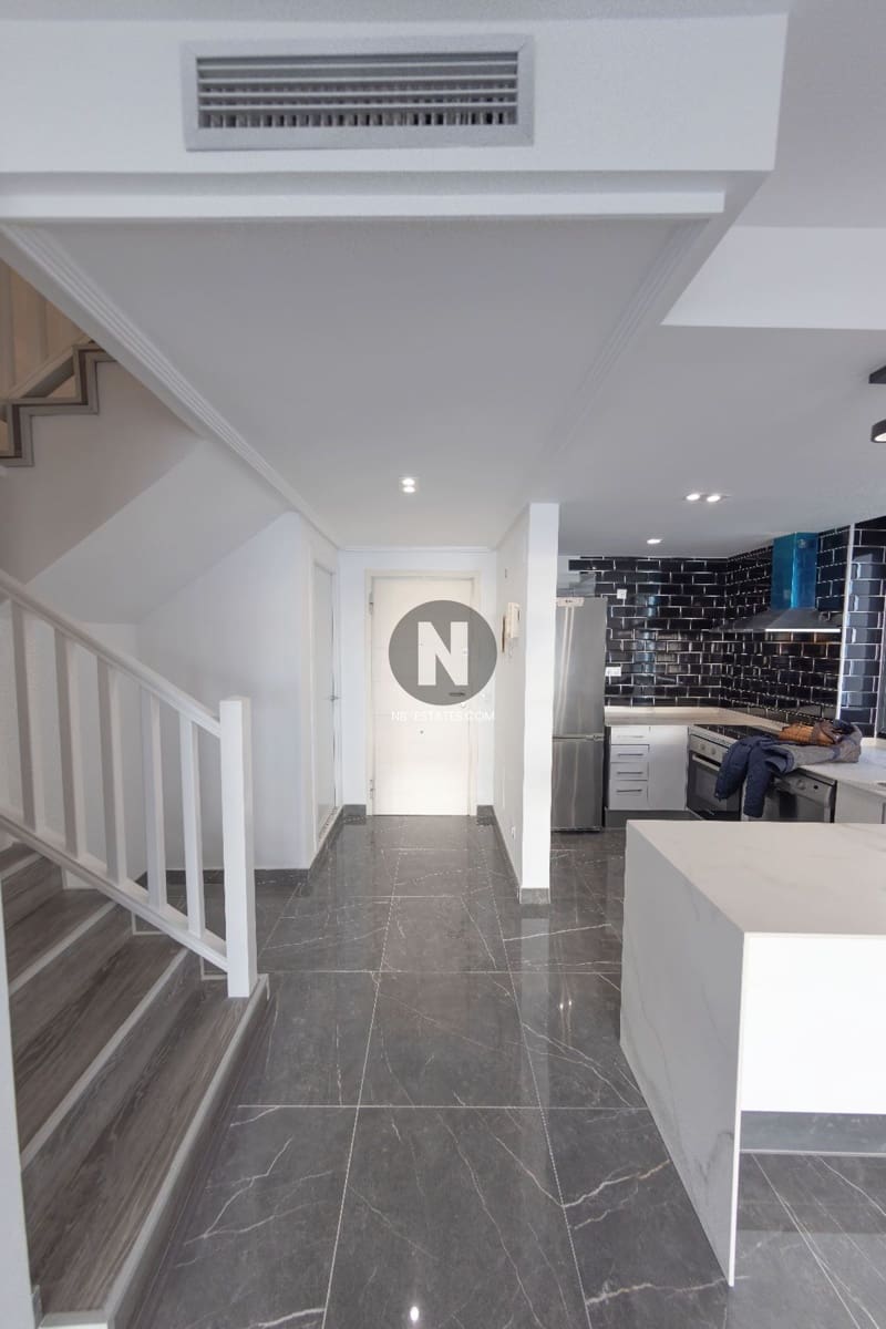 2 soveværelse Lejlighed til salg i Benidorm med swimmingpool - € 890.000 (Ref: 9675921)