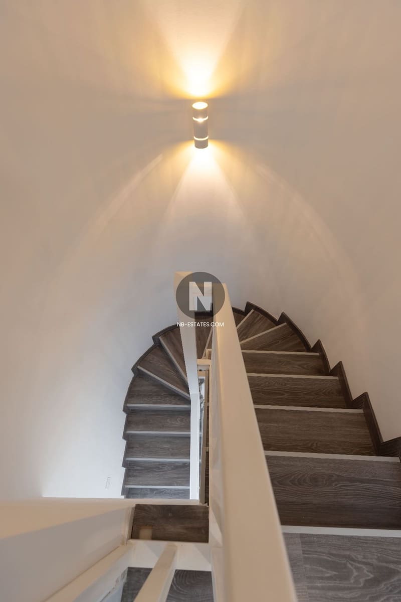 2 soveværelse Lejlighed til salg i Benidorm med swimmingpool - € 890.000 (Ref: 9675921)