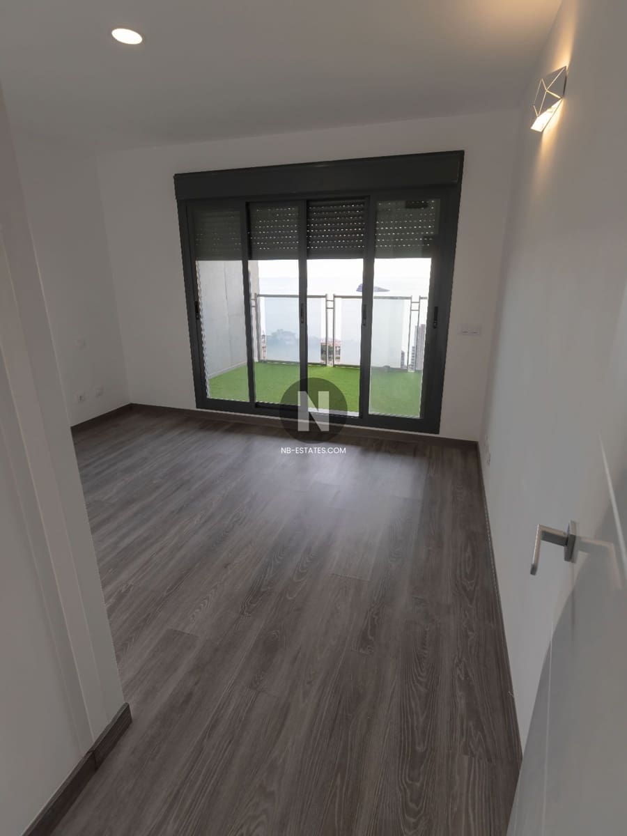 2 soveværelse Lejlighed til salg i Benidorm med swimmingpool - € 890.000 (Ref: 9675921)