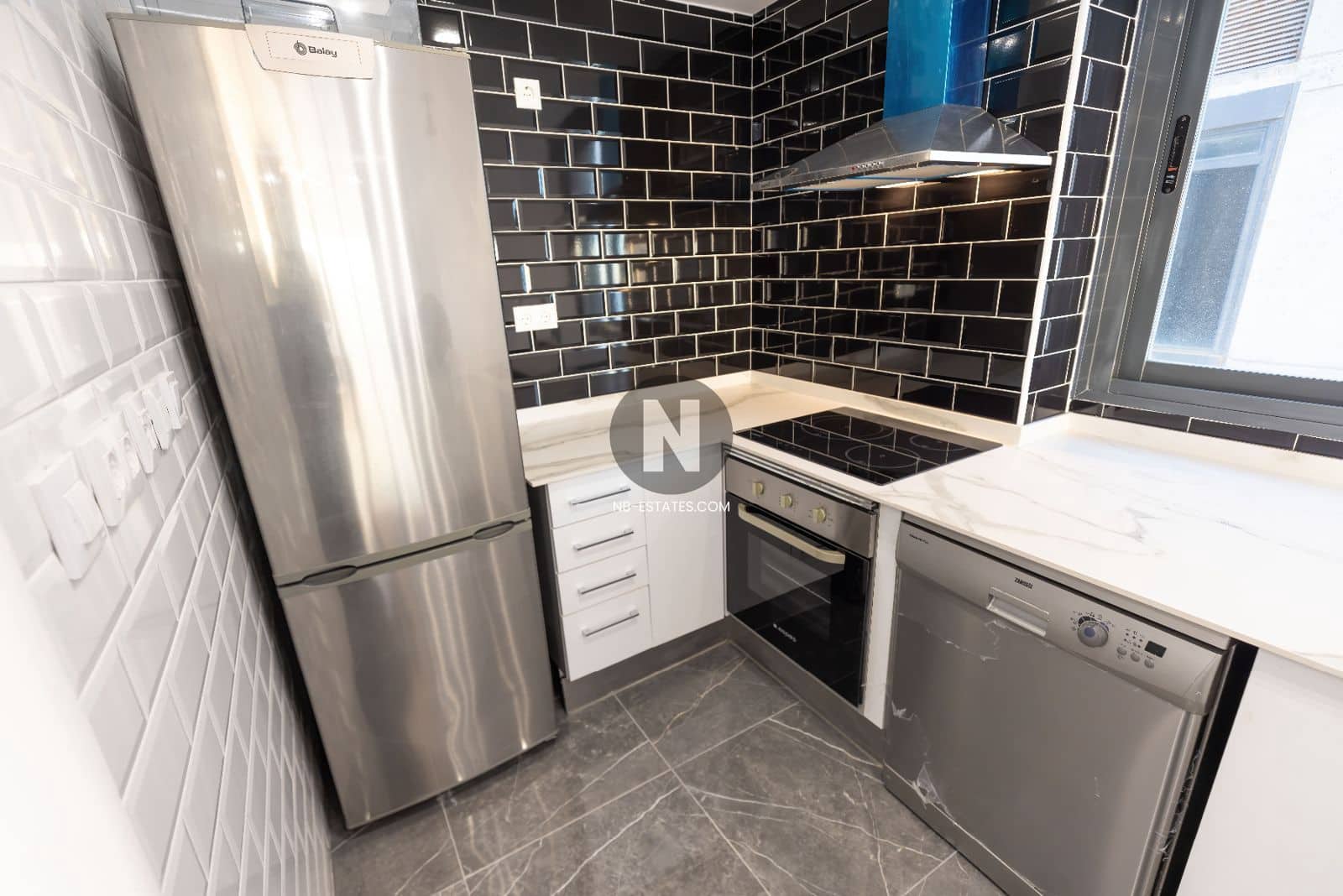 2 soveværelse Lejlighed til salg i Benidorm med swimmingpool - € 890.000 (Ref: 9675921)