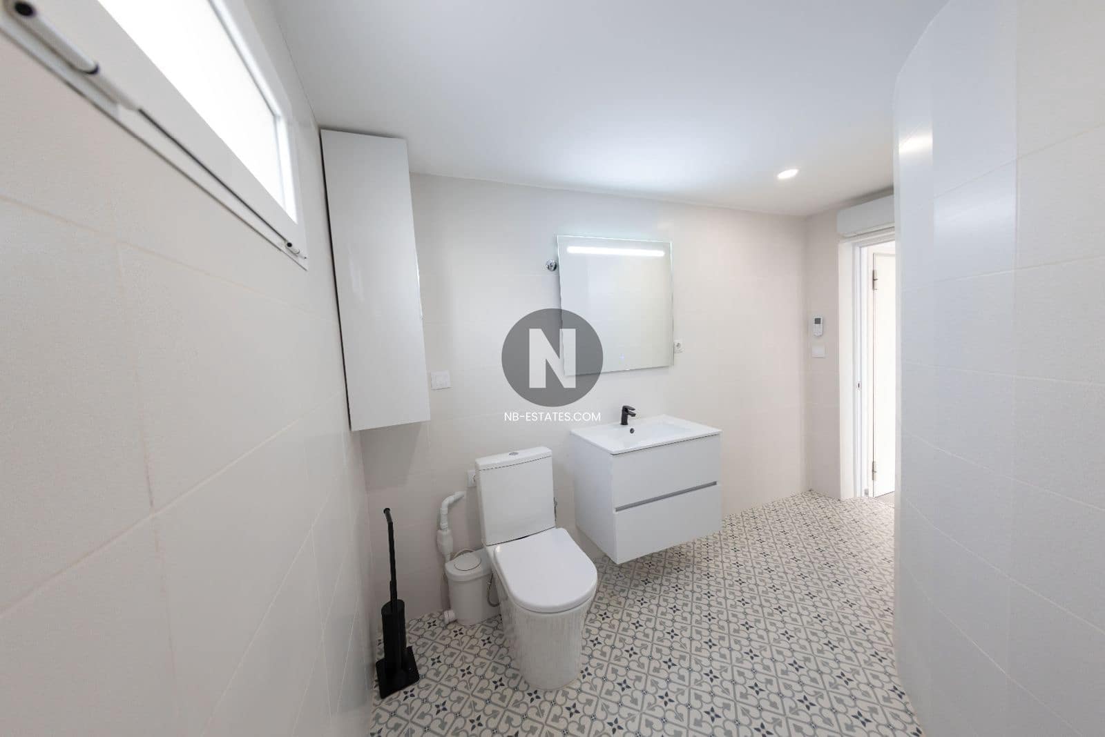 2 soveværelse Lejlighed til salg i Benidorm med swimmingpool - € 890.000 (Ref: 9675921)