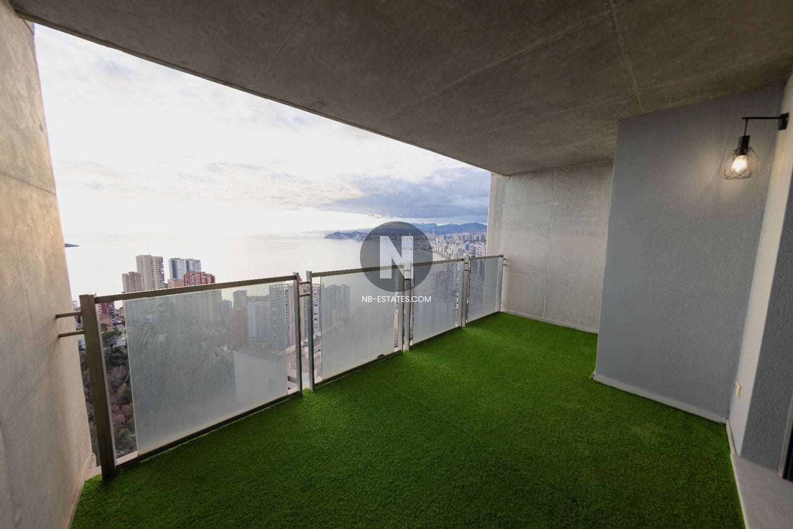 2 soveværelse Lejlighed til salg i Benidorm med swimmingpool - € 890.000 (Ref: 9675921)