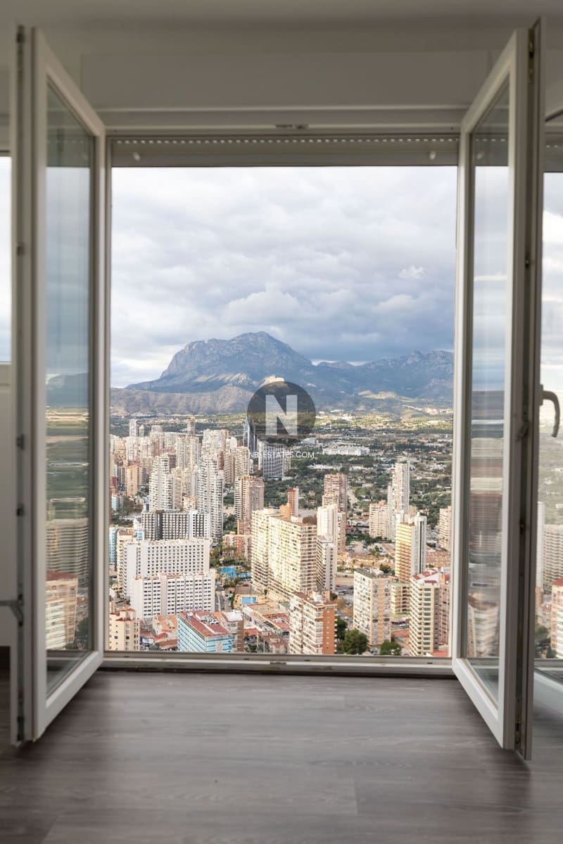 2 soveværelse Lejlighed til salg i Benidorm med swimmingpool - € 890.000 (Ref: 9675921)