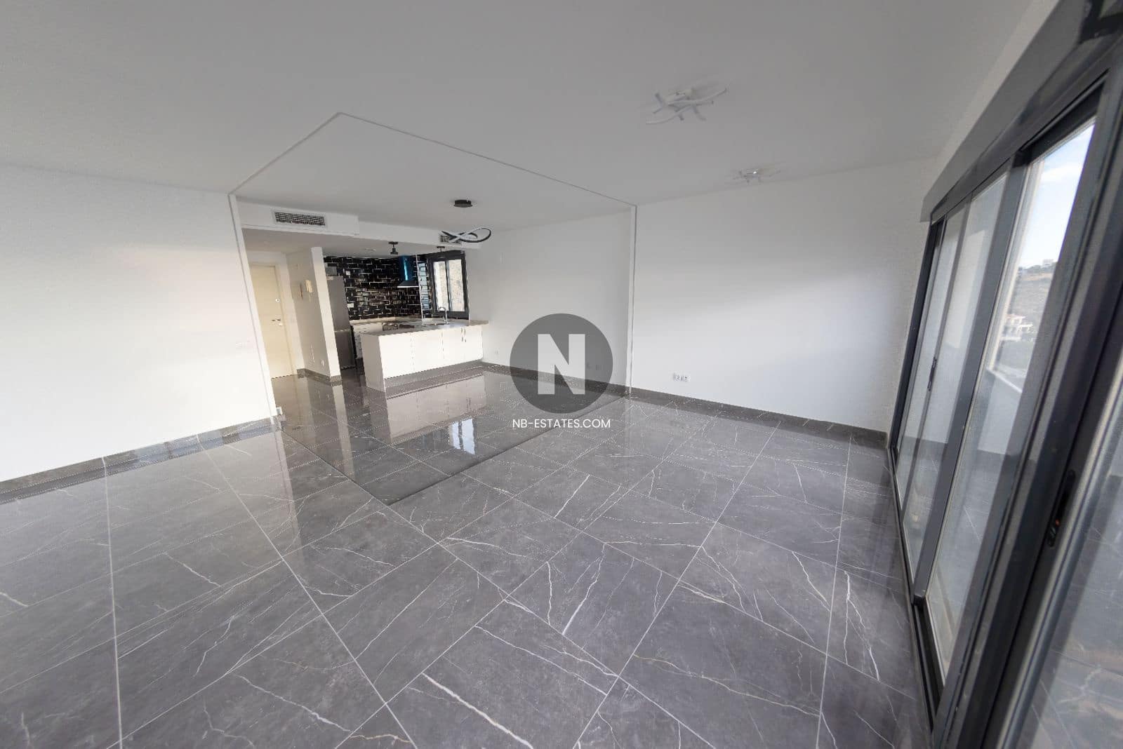 2 soveværelse Lejlighed til salg i Benidorm med swimmingpool - € 890.000 (Ref: 9675921)