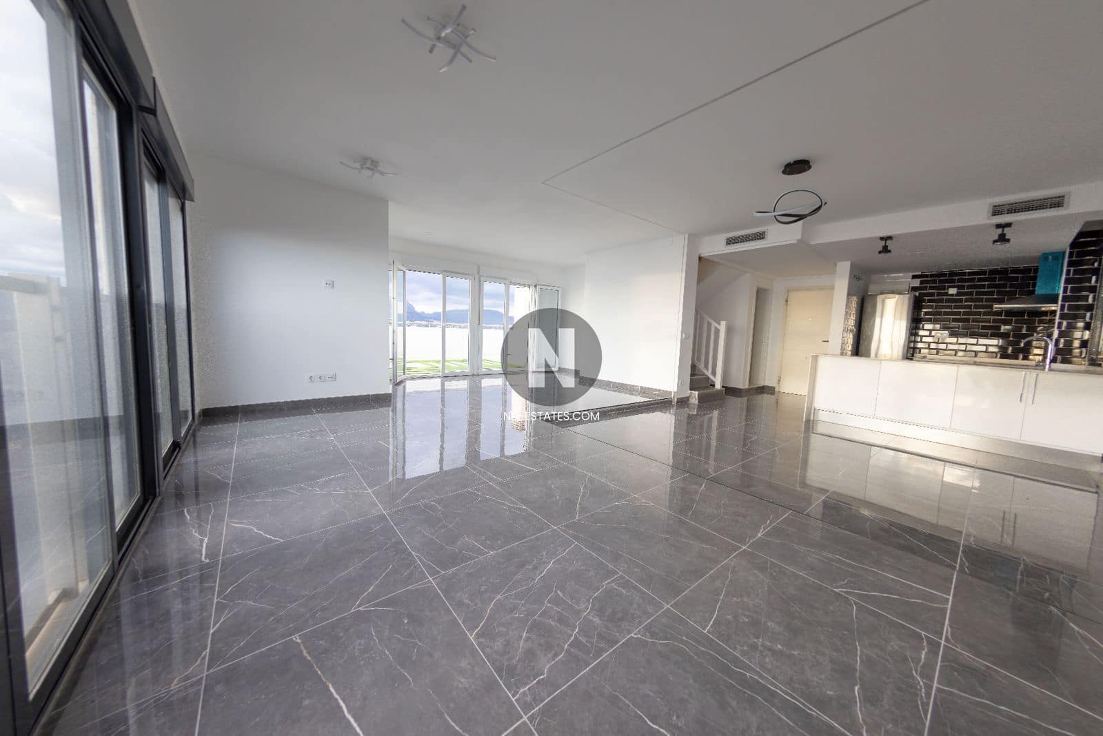 2 soveværelse Lejlighed til salg i Benidorm med swimmingpool - € 890.000 (Ref: 9675921)