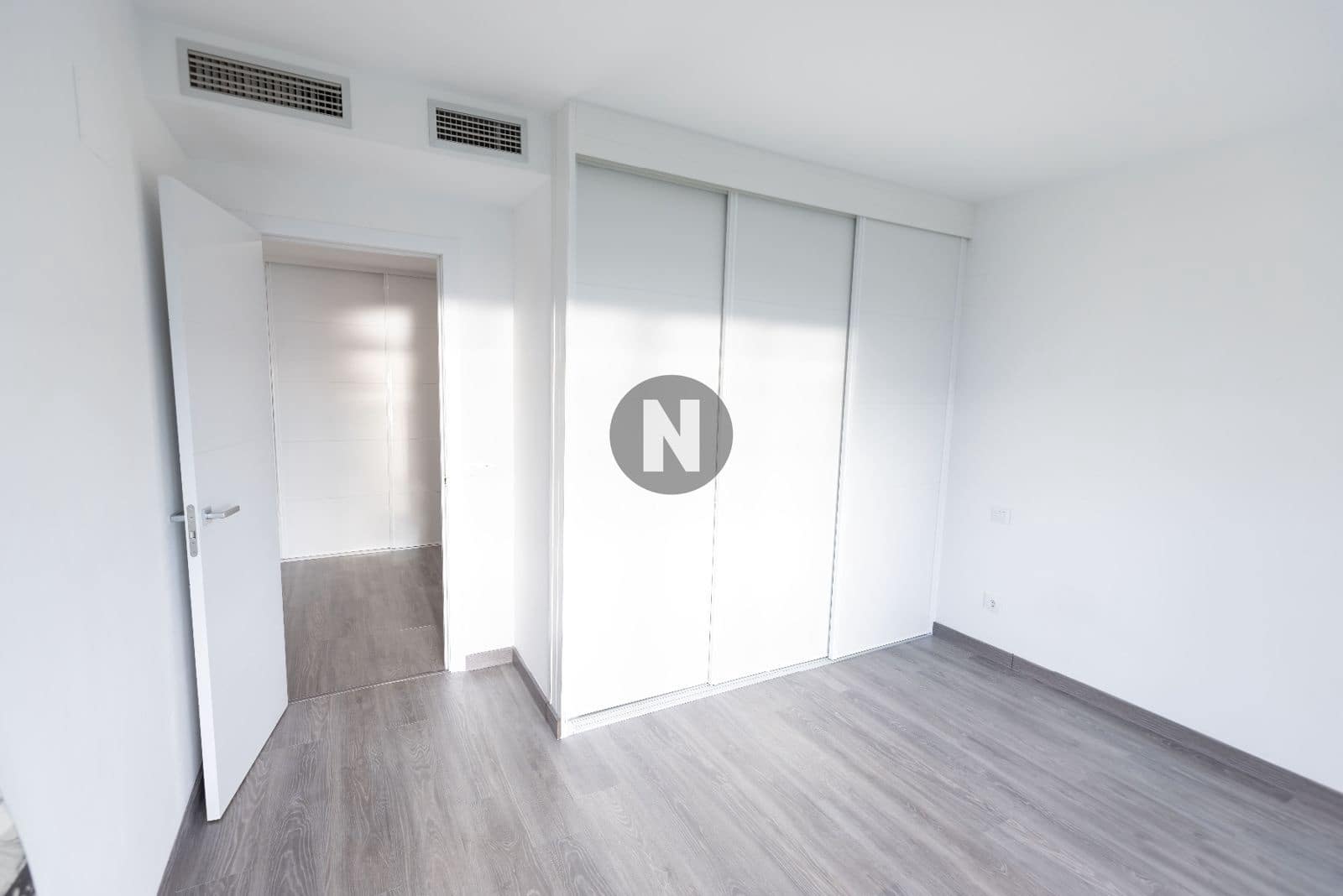 2 soveværelse Lejlighed til salg i Benidorm med swimmingpool - € 890.000 (Ref: 9675921)