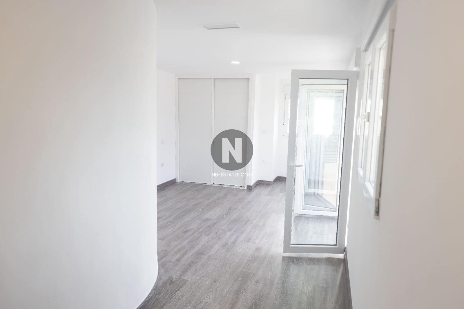 2 soveværelse Lejlighed til salg i Benidorm med swimmingpool - € 890.000 (Ref: 9675921)