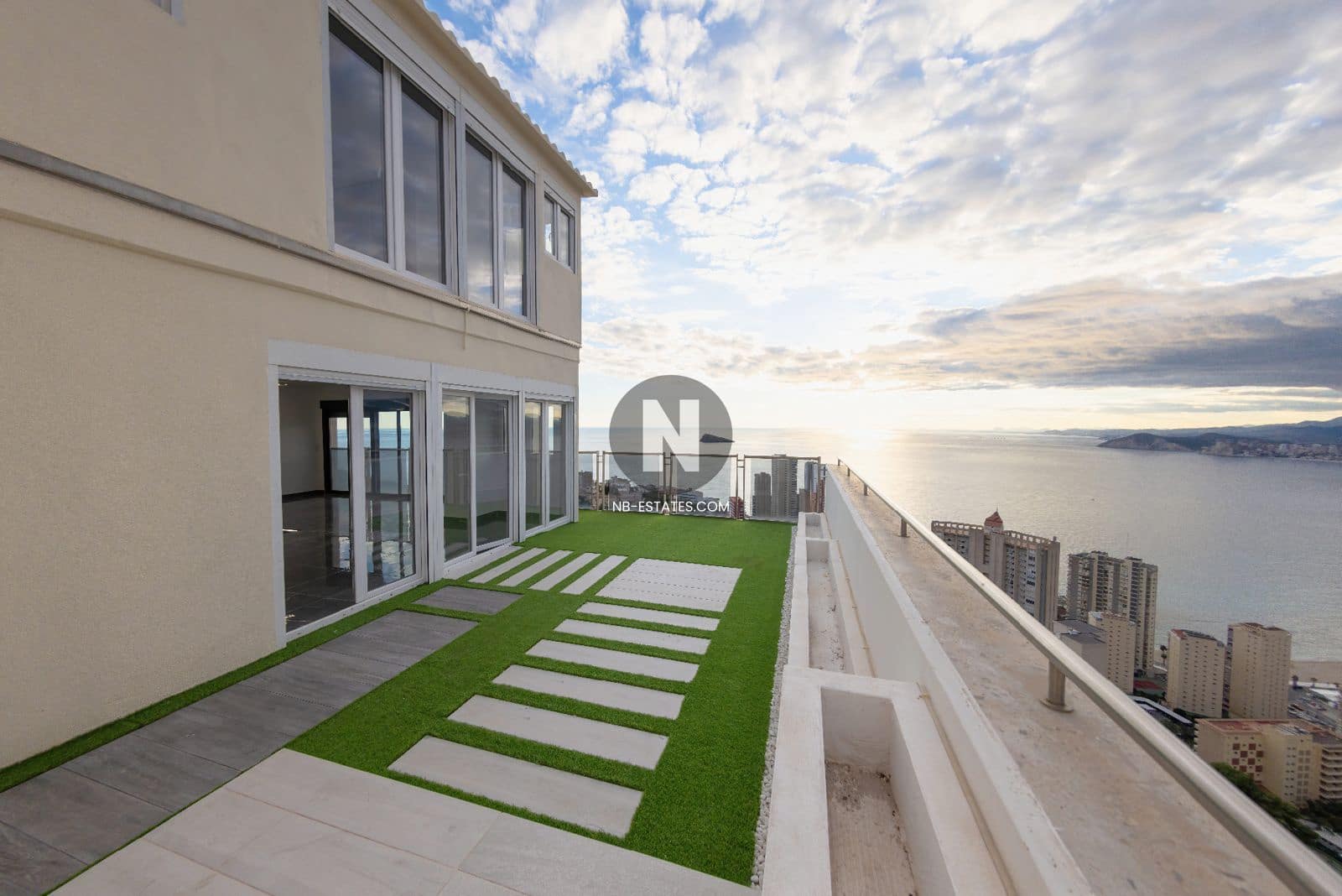 2 soveværelse Lejlighed til salg i Benidorm med swimmingpool - € 890.000 (Ref: 9675921)