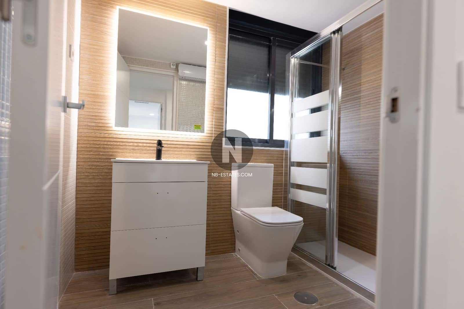 2 soveværelse Lejlighed til salg i Benidorm med swimmingpool - € 890.000 (Ref: 9675921)