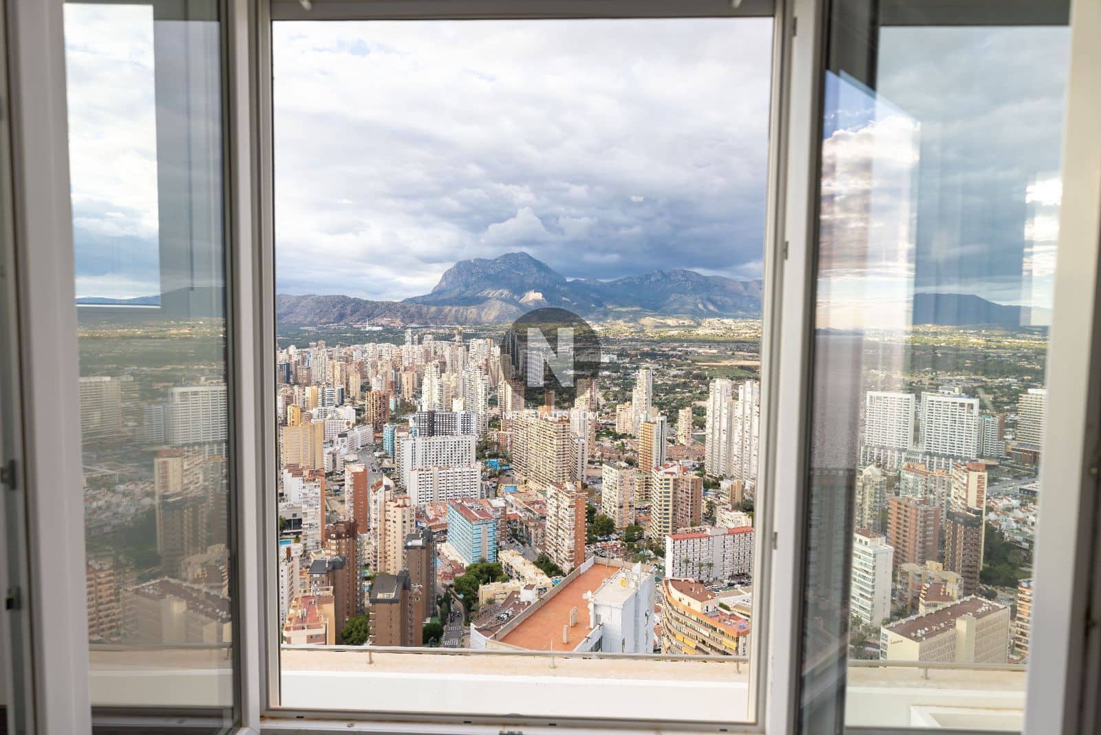 2 soveværelse Lejlighed til salg i Benidorm med swimmingpool - € 890.000 (Ref: 9675921)