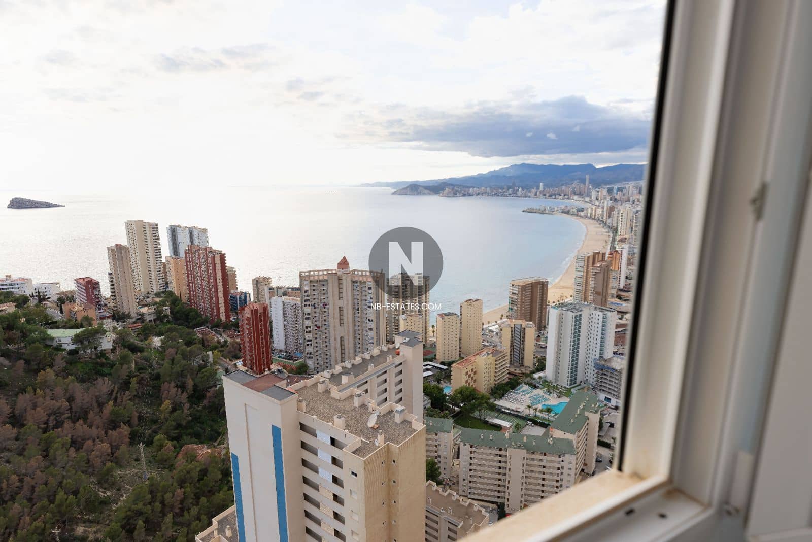 2 soveværelse Lejlighed til salg i Benidorm med swimmingpool - € 890.000 (Ref: 9675921)