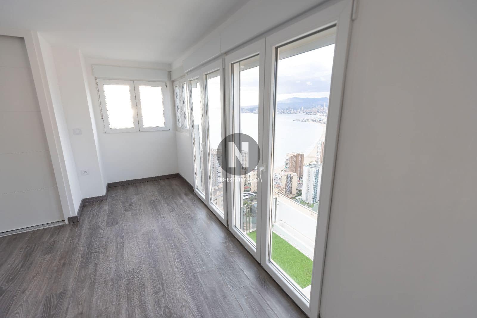 2 soveværelse Lejlighed til salg i Benidorm med swimmingpool - € 890.000 (Ref: 9675921)