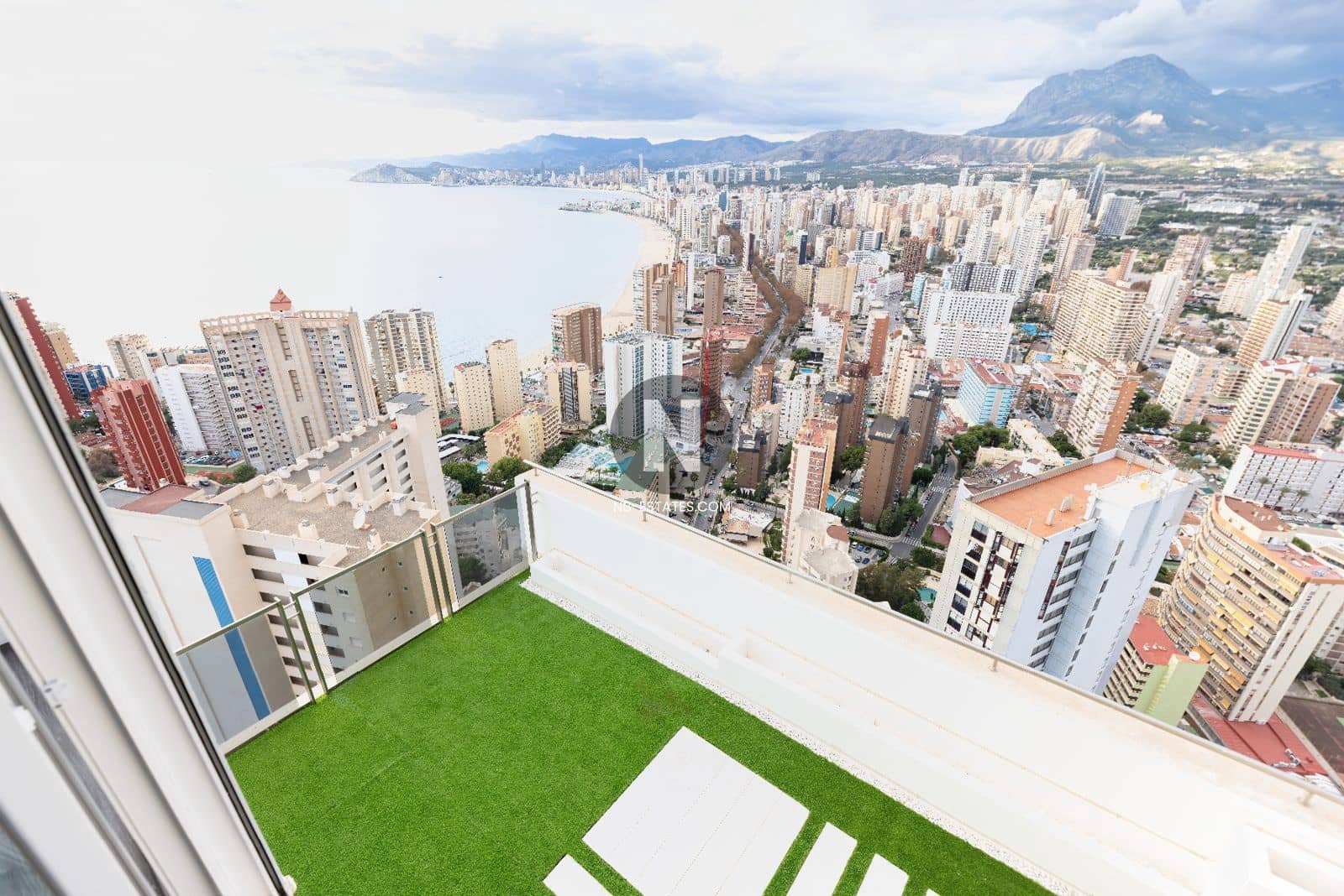 2 soveværelse Lejlighed til salg i Benidorm med swimmingpool - € 890.000 (Ref: 9675921)