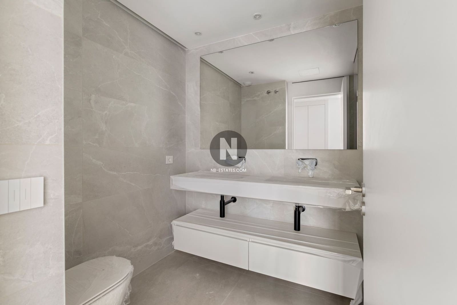 2 bedroom Penthouse for sale in Playa San Juan with pool garage - € 1,280,000 (Ref: 9716702)