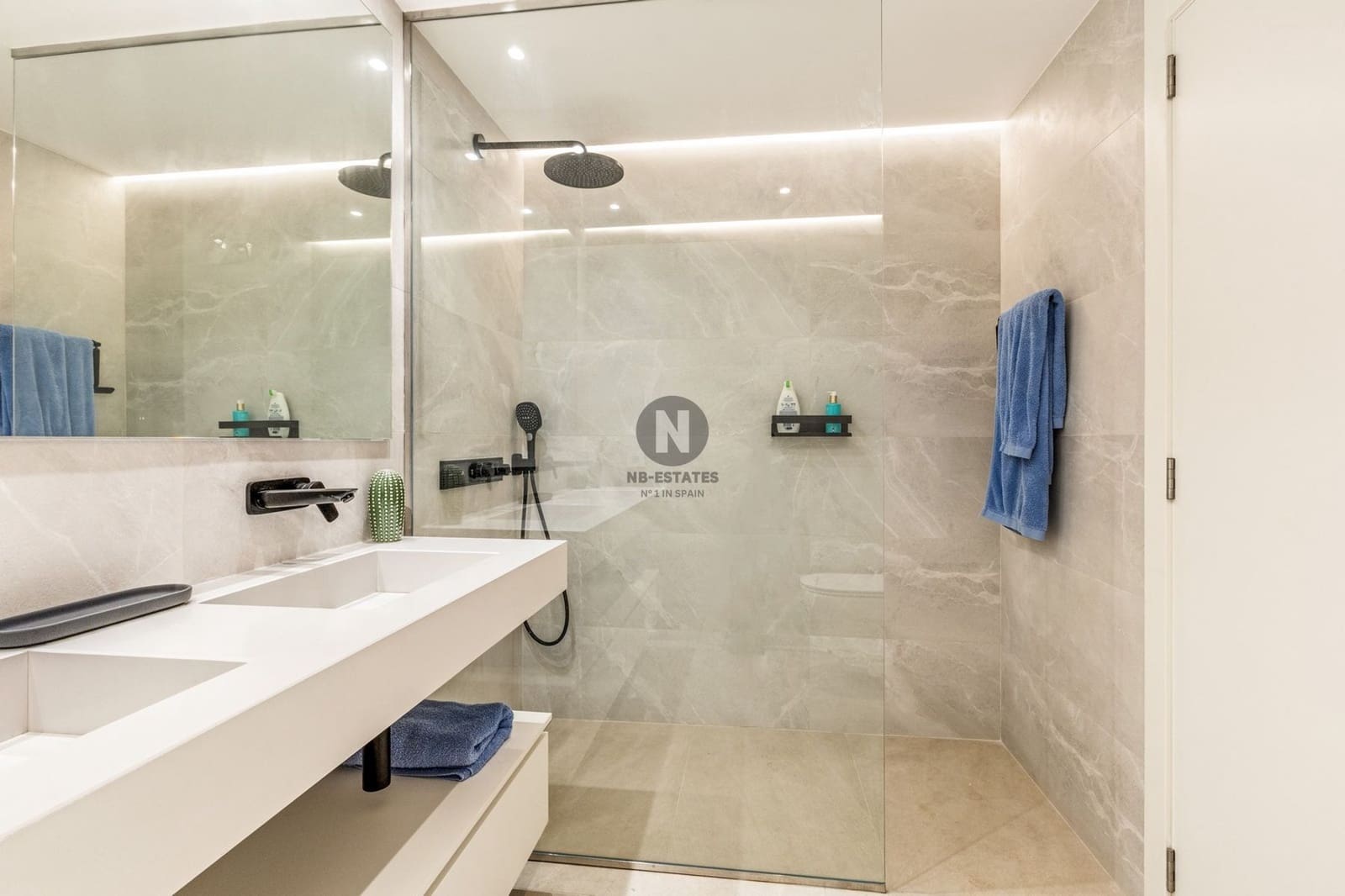 2 bedroom Penthouse for sale in Playa San Juan with pool garage - € 1,280,000 (Ref: 9716702)